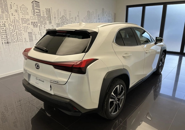 Lexus UX cena 152900 przebieg: 20625, rok produkcji 2021 z Lublin małe 67